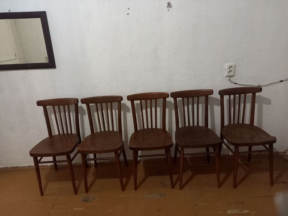 Стол раздвижной со стульями