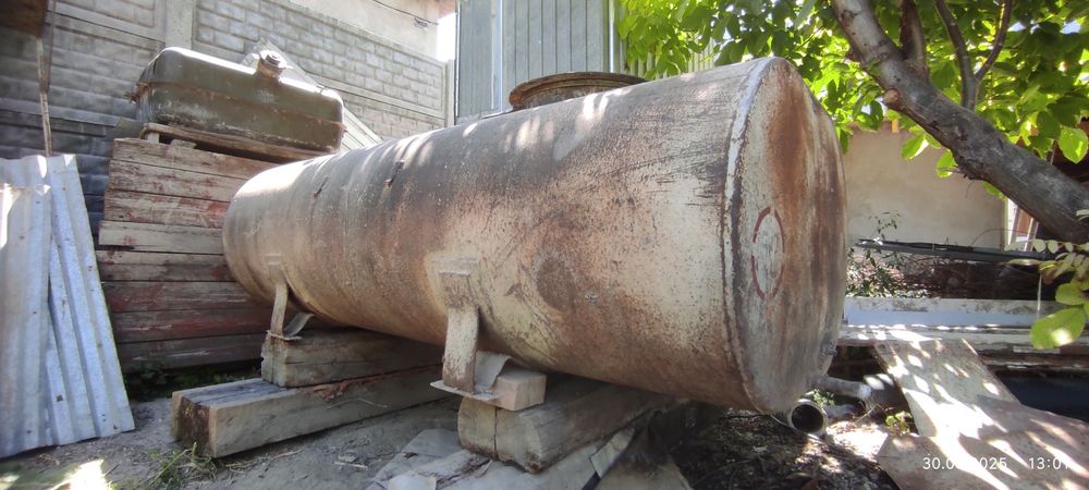 Емкость для жидкости (воды и т д )