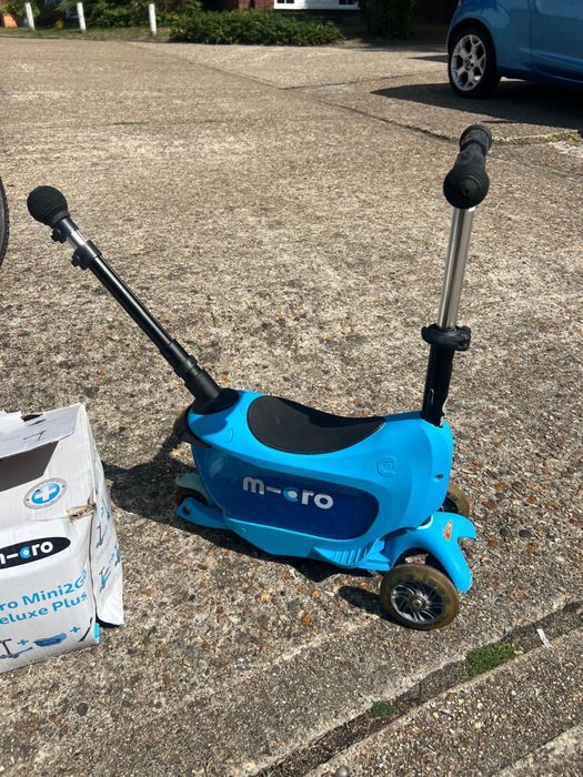 Micro Mini2Go Delux тротинетка