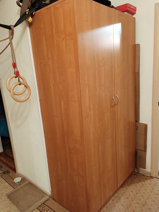 Шкаф с антресолью .