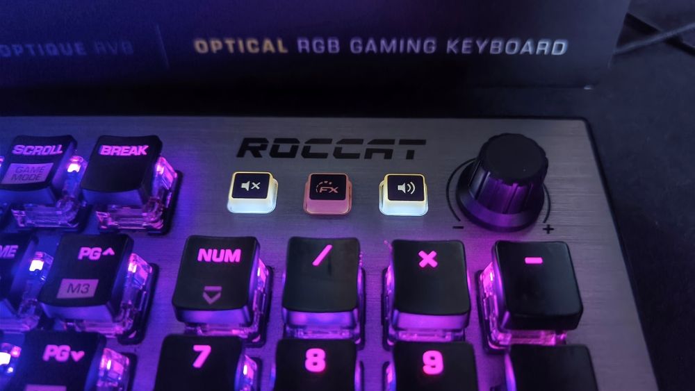 Tastatura Gaming ROCCAT Vulcan Pro  – switch-uri optice Titan, RGB AIM