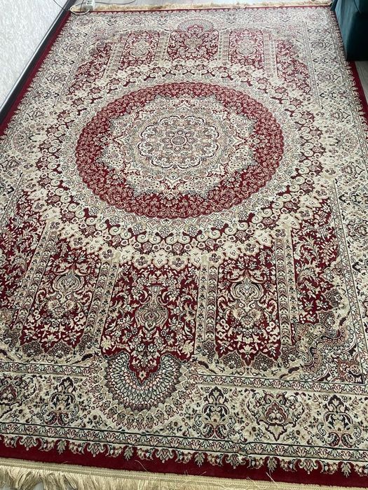 Ковёр б/у в отличном состоянии