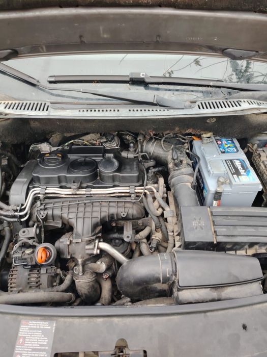 Vând Volkswagen Touran 2008 – 2.0 TDI, motorină