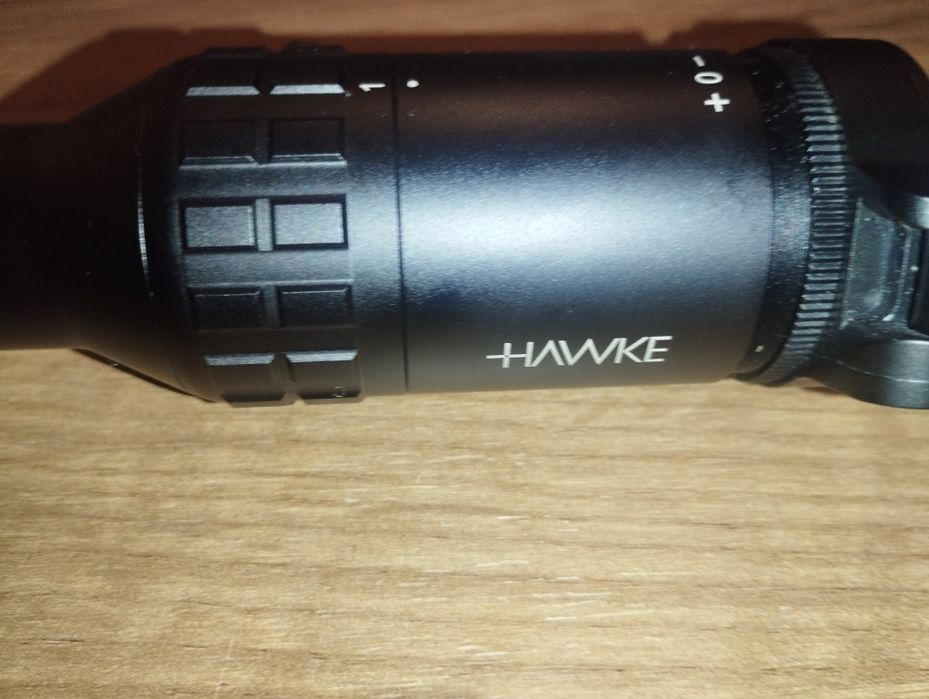 Продавам оптика за гонка Hawke Frontier 30FD 1-8х24, заедно с рингове на Русан 30 мм за пикатини база бърз монтаж.