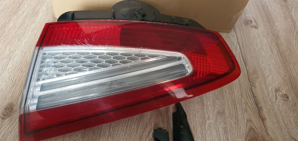 Десен стоп на ford mondeo 2010/2011