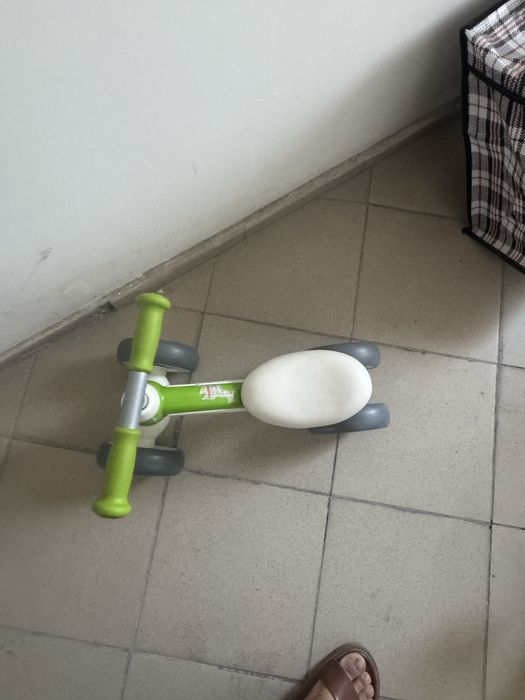 Продаю срочно беговел