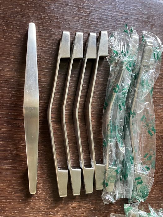 Мебелни дръжки Хелин