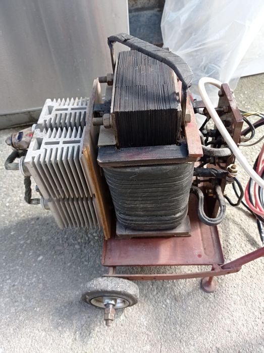 Aparat de sudură cu robot de pornire