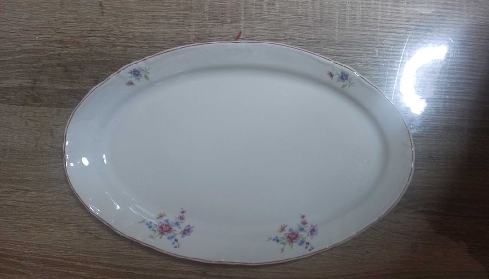 Чинии - плато за пица, студени мезета, торта