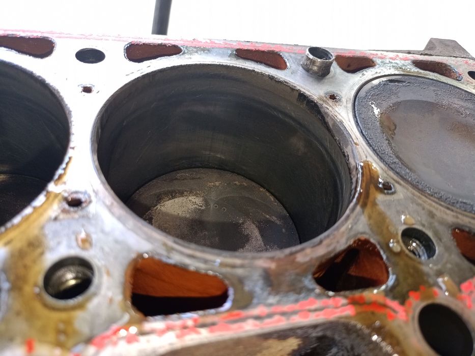 Продавам блок от БМВ е30 м20б25 е28 е34