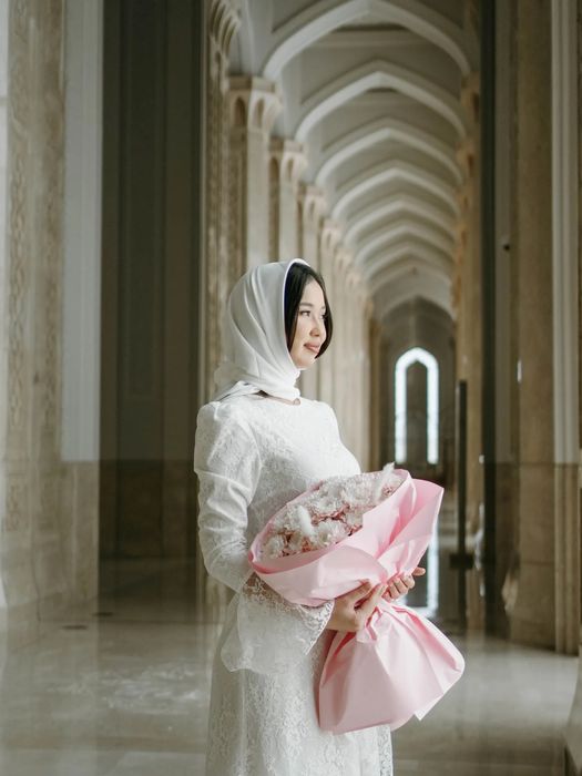 Платье на некях белое