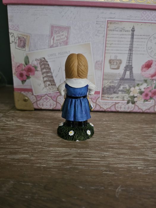 Figurina fetita 7,5 cm , ceramica pictata manual