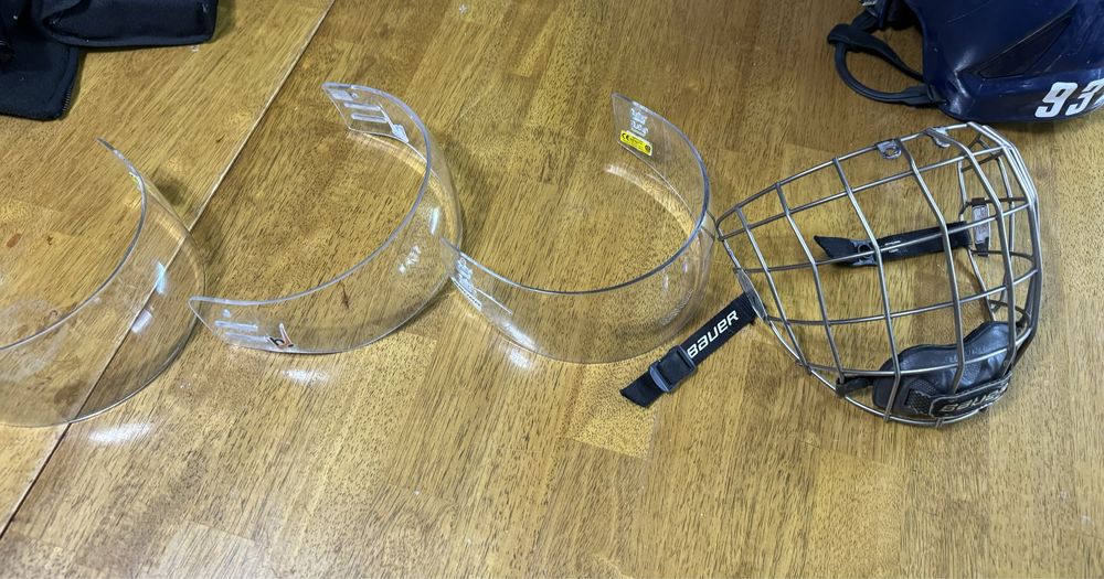 Продам хоккейный визор для шлема