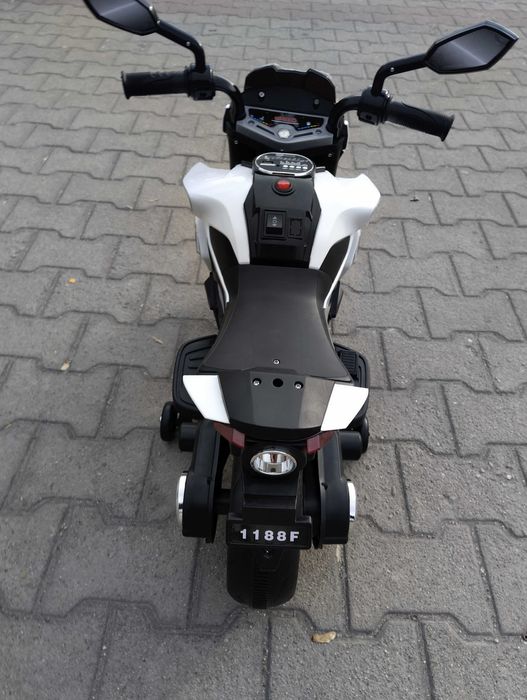 US Акумулаторен мотор HOUSTON бял