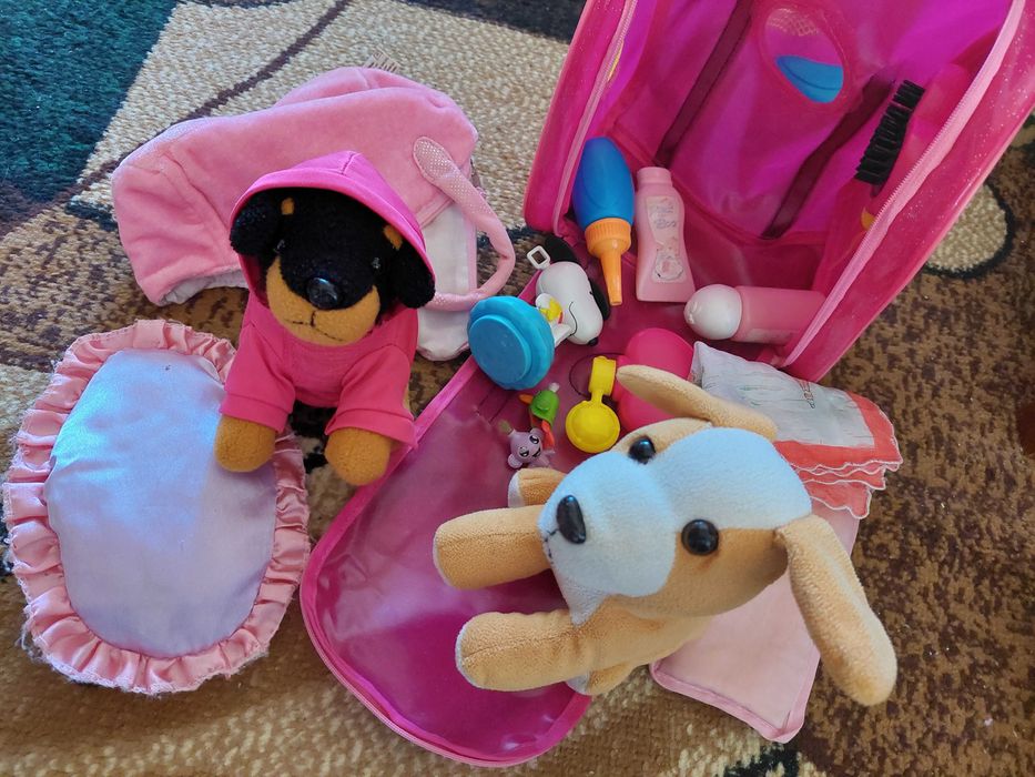 Лот от кученца с чантички и аксесоари за 10 лв