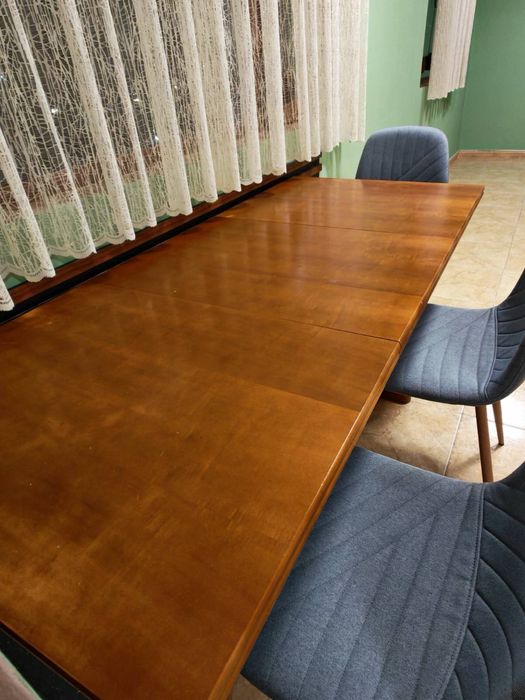 Комплект кухненска маса за хранене с 4 стола