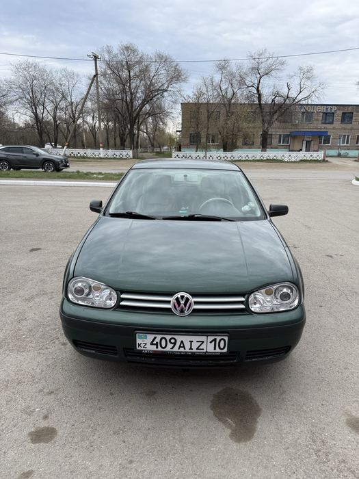 Продам машину фольцваген гольф автомат корбка