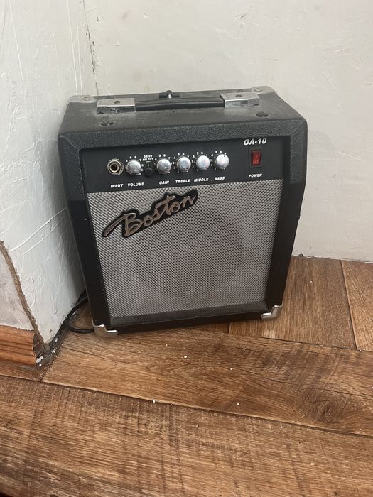 Поодам Электрогитару Yamaha