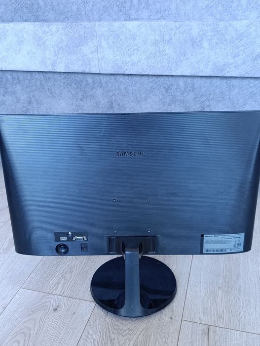 Монитор Samsung S24F350FHI 24" Full HD