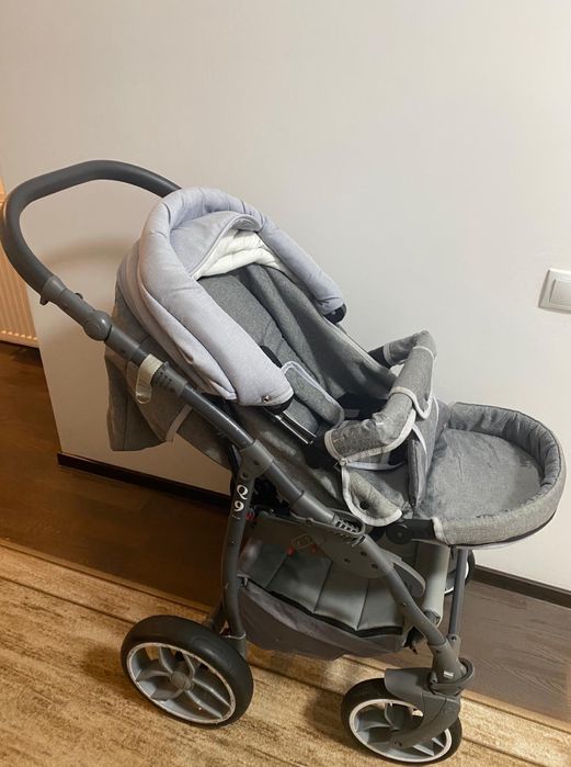 Vând carucior 3in1