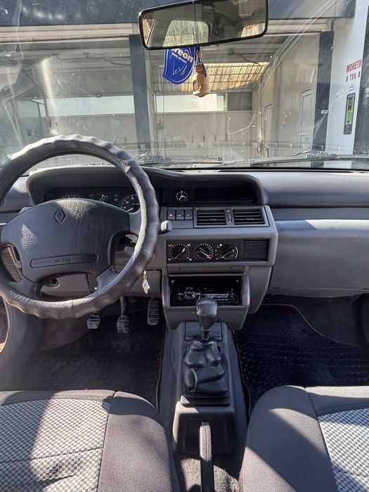 Рено Клио 1.4 бензин