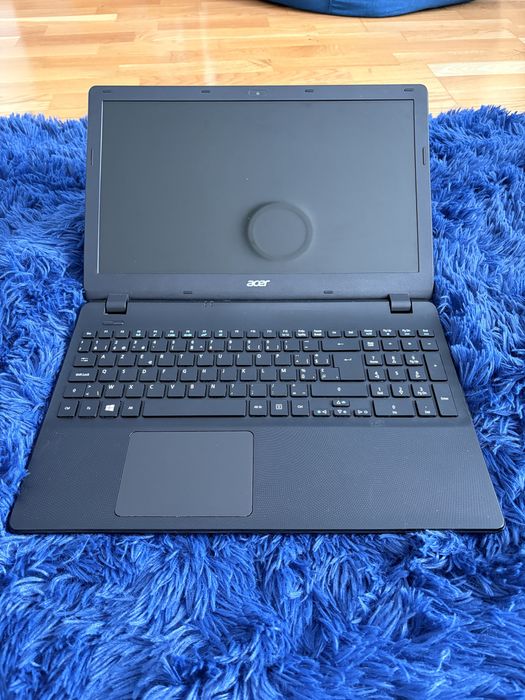 Laptop acer functional(ecranul ii ars)dau si schimb