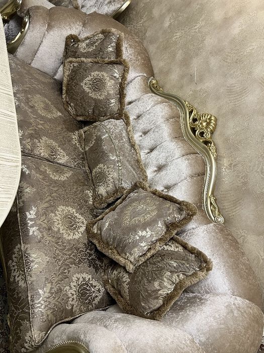 Mehmonxona uchun yumshoq mebel