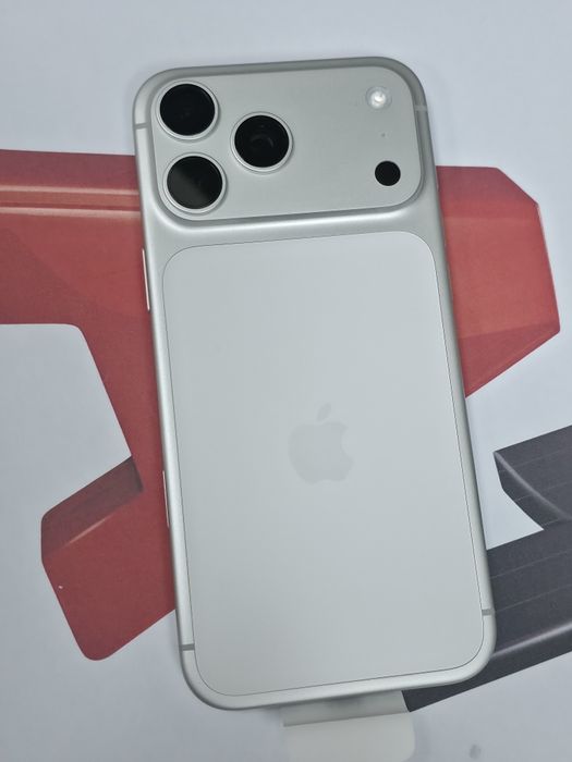 ЧИСТО НОВ 256GB iPhone 17 Pro Max A1 Гаранция 2028г. Silver | Сребрист
