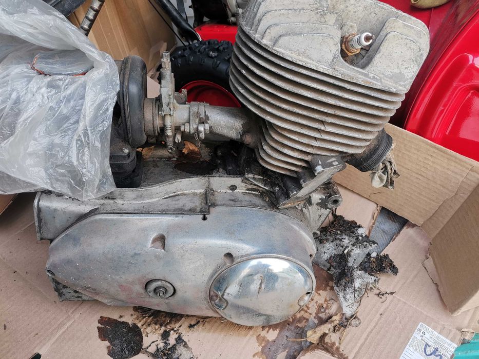 Мотозапчасти продам.