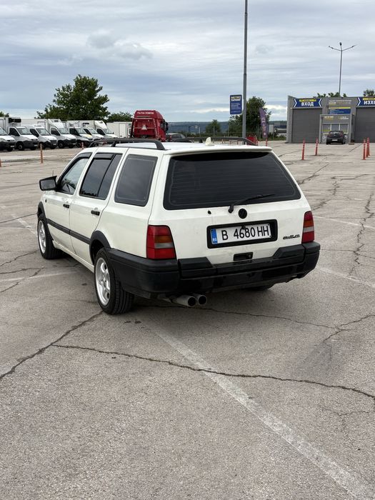 Продавам Golf 3 комби 1.8