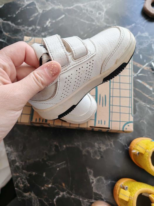 Кецове маратонки adidas и action boy 23