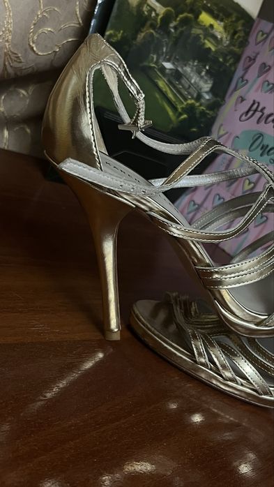 Босоножки туфли золотые