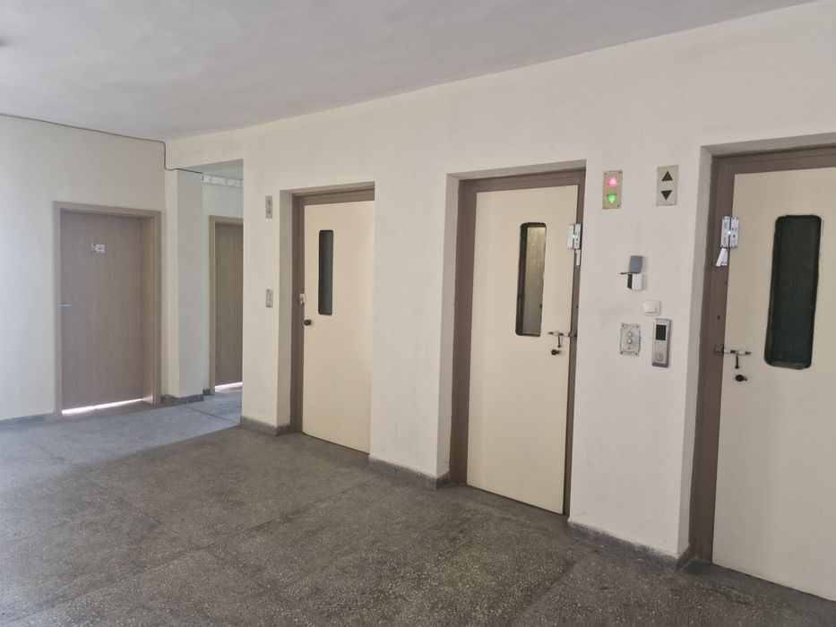 Дава се под наем Офис в Горна Оряховица - 14 кв.м за 76.5 € - Снимка #3