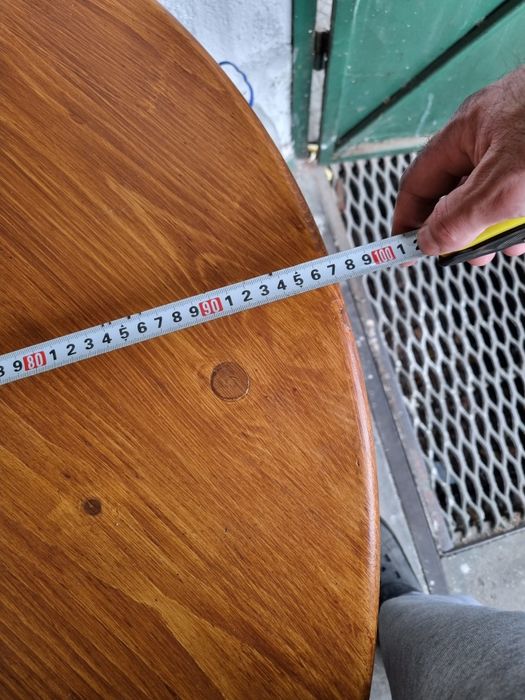 Трапеза кръгла маса