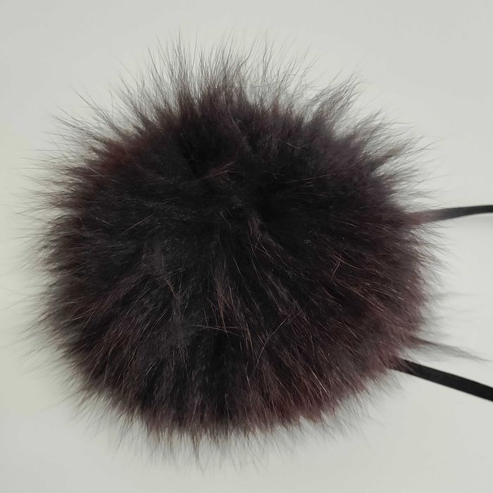 Продавам помпони от естественна кожа