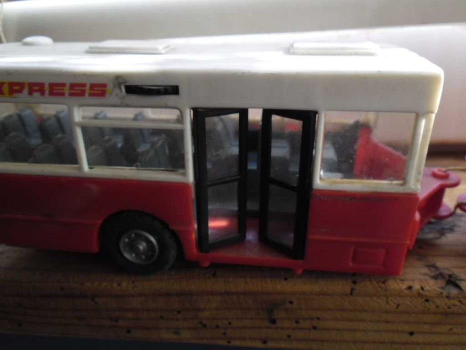 Продавам голям рейс с ремарке и 1 бр. пластмасова количка и други