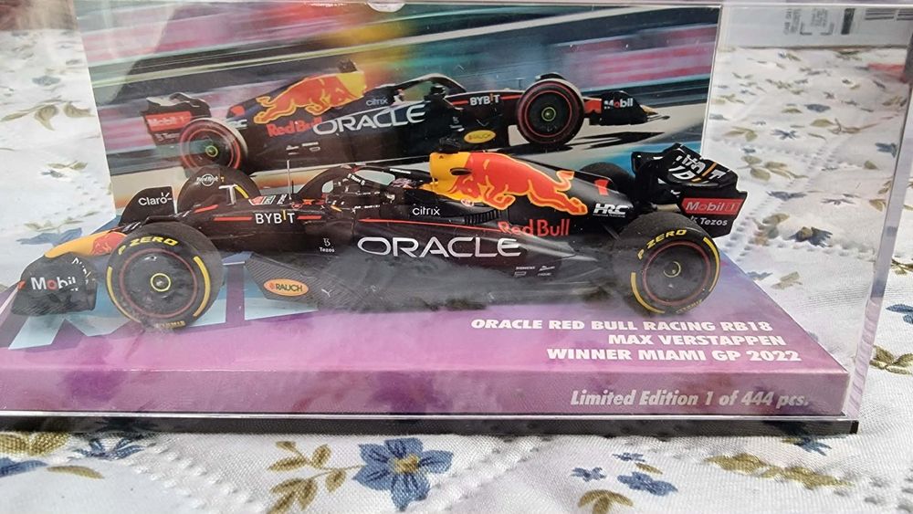 Red bull rb18 Max Verstappen winner Miami gp 2022 World champion minichamps F1 1:43