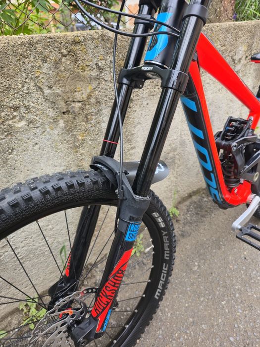 Scott Gambler S размер 27.5 цола Като нов, Rockshox Boxxer,  Downhill bike 4-бутални Sram Guide спирачки Алуминиев велосипед мекица