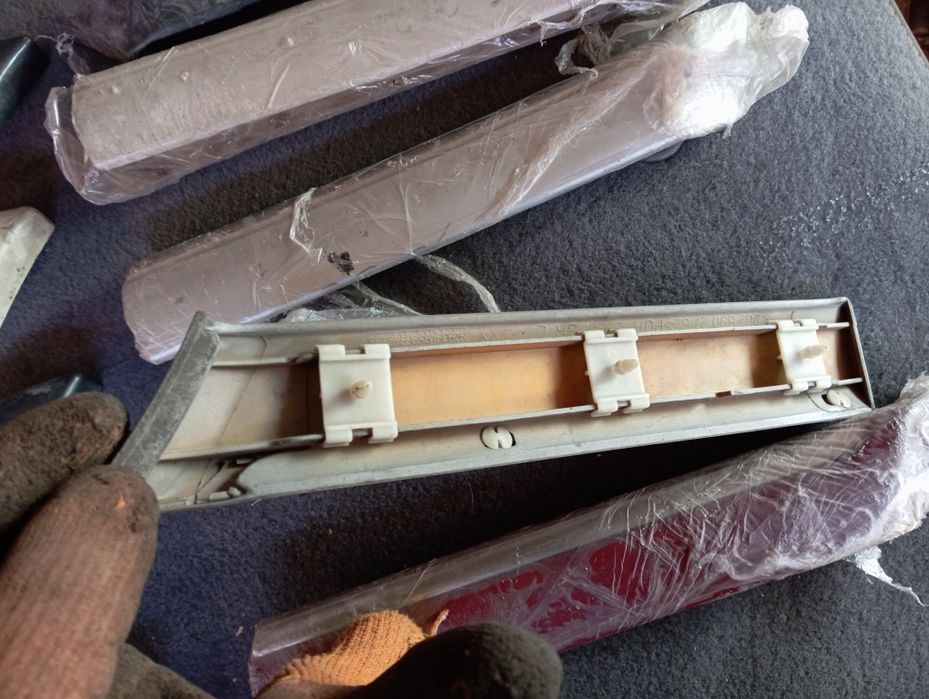 Молдинг переднего крыла Mercedes w202