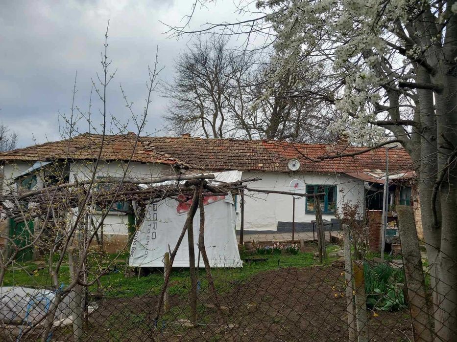 Стара кирпичена къща