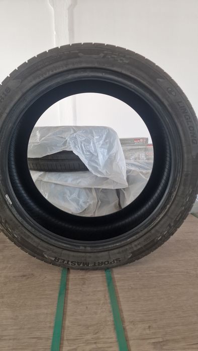 Vand set 4 anvelope

Dimensiuni:
2 bucati 245/40 R18  
2 bucati 265/35