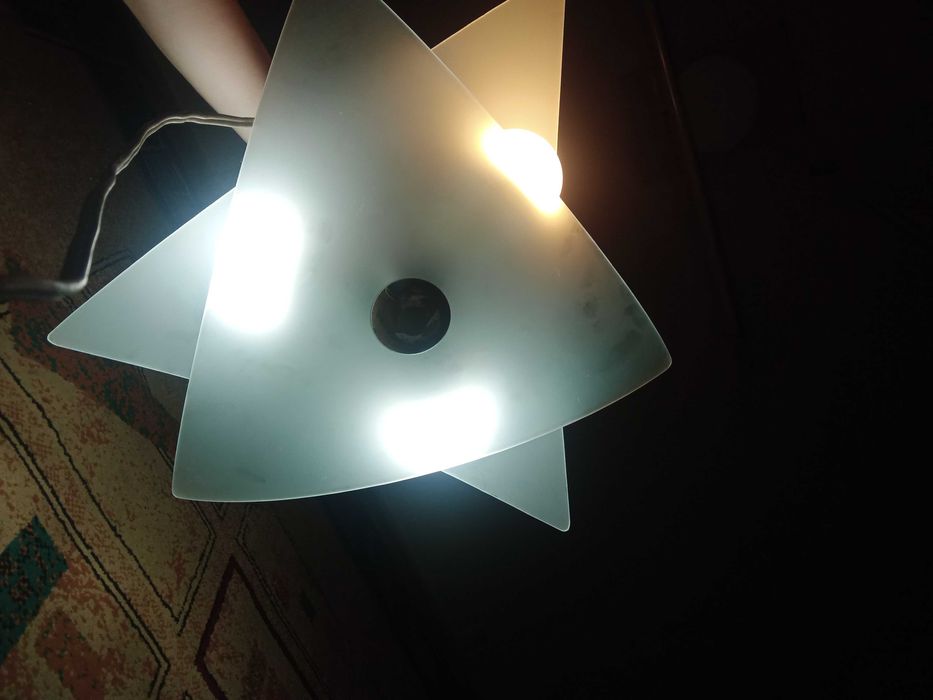 Люстра 3-х ламповая .