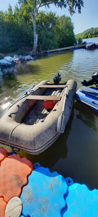 Продам лодку с мотором