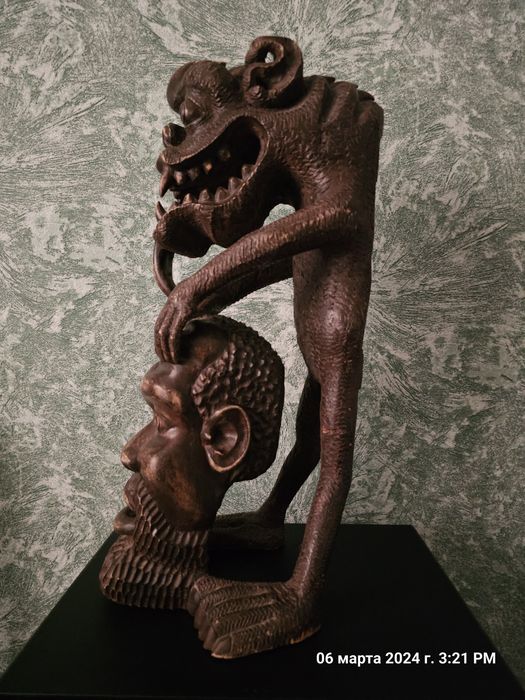 Эксклюзивная статуэтка из железного дерева.