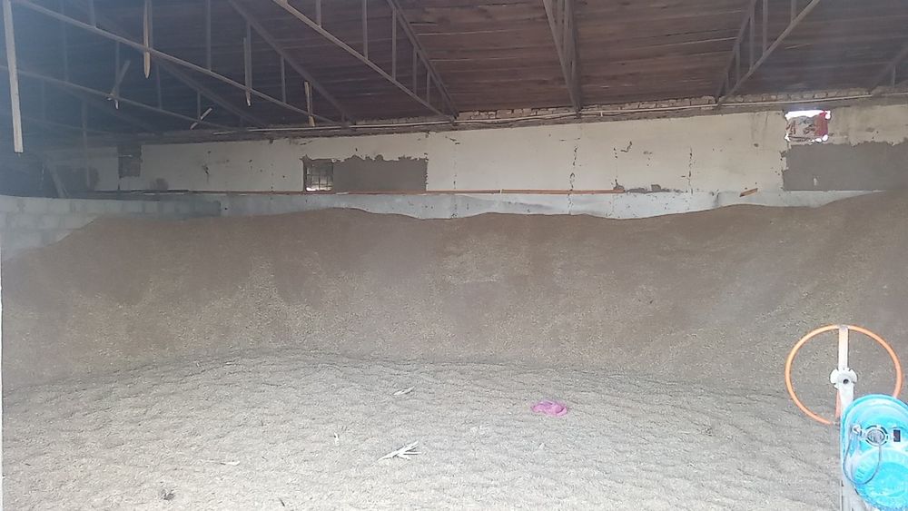 Срочно продам землю 1.7 гектар караул базар дол дороги документы есть.