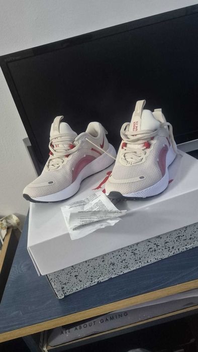 Adidasi Nike React Live   uitate in descriere