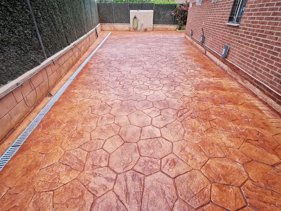 Beton amprentat , alicoperizat [vertica)