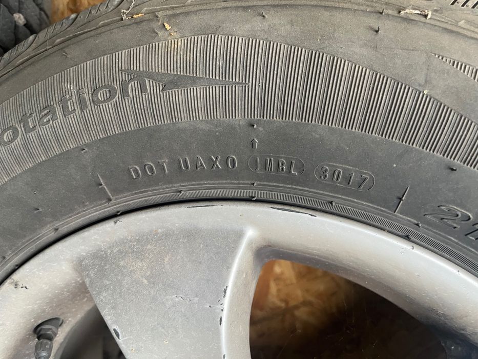 Set jante cu anvelope de iarnă 215 70 R 16 100 T