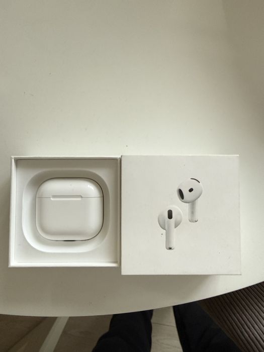 AirPods 4 active noise cancellation оригинални слушалки