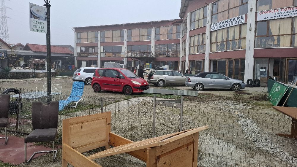 Vand sau inchiriere spatiu comercial plus teren